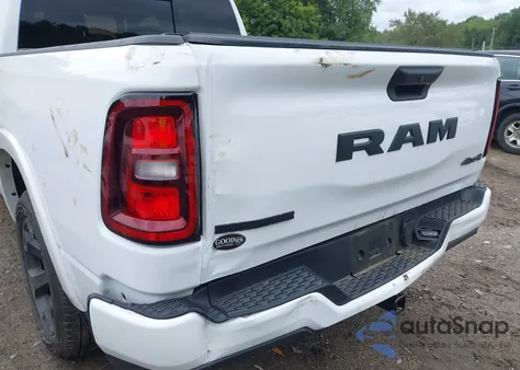 2025 Ram 1500 из США, поврежденный, VIN 1C6RRFFG5SN531096